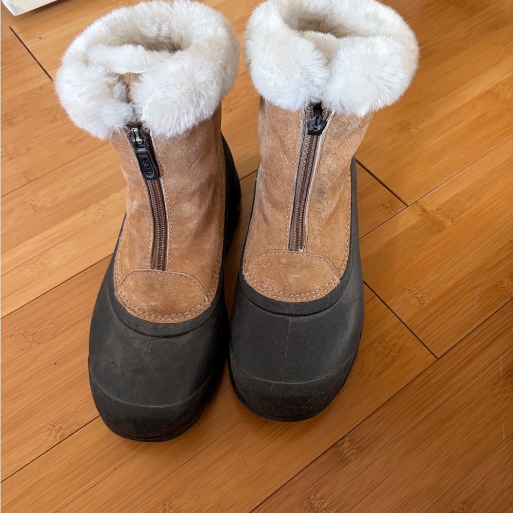 Sorel Leather winter boots Size 7 waterproof and Warm